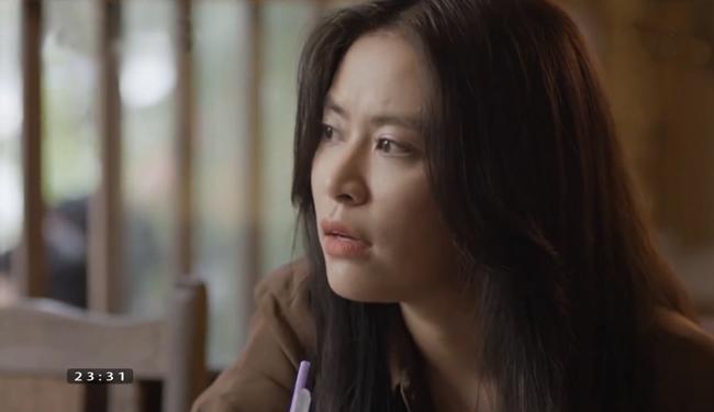 Hoàng Thùy Linh tiếp tục gây sốc với cảnh cô gái trẻ khỏa thân bị giết trên giường trong bộ phim mới
