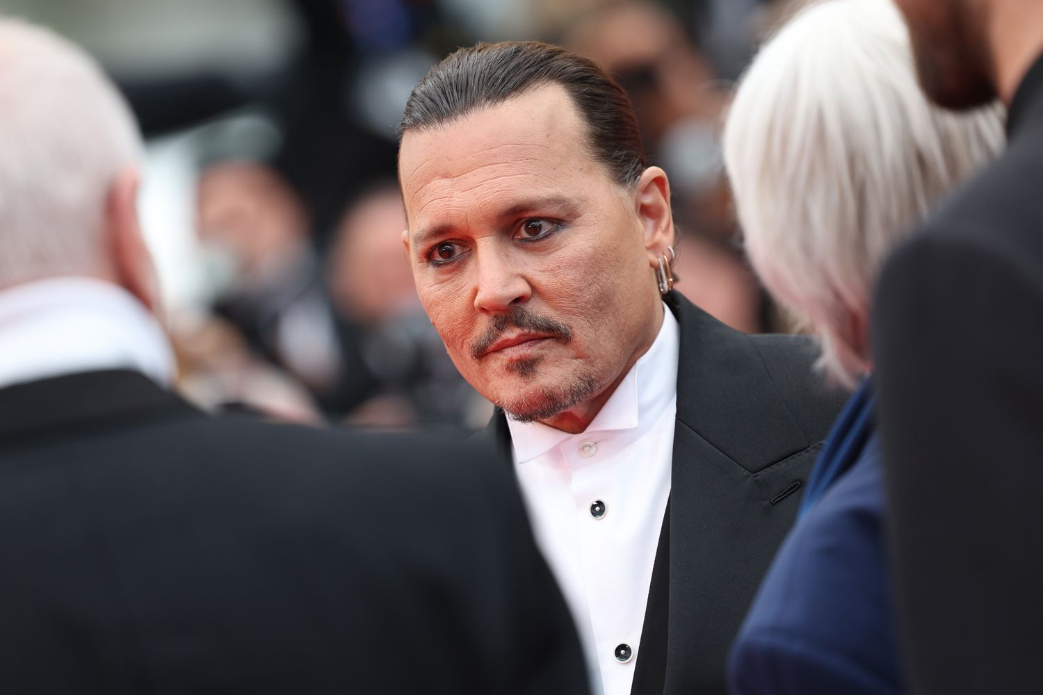 Johnny Depp xúc động khi được vỗ tay tại Liên hoan phim Cannes 2023